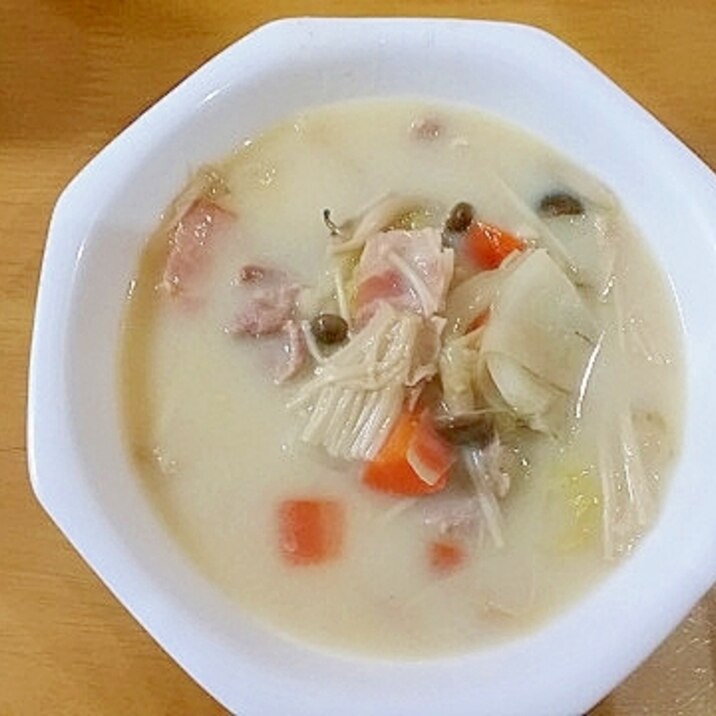 白菜ときのこと豚肉のクリーム煮風スープ